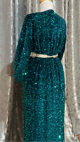 قفطان مميز باللون الأخضر الزمردي