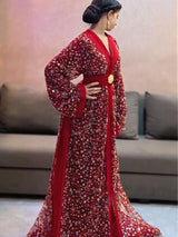 قفطان أحمر مزين بأحجار لامعة