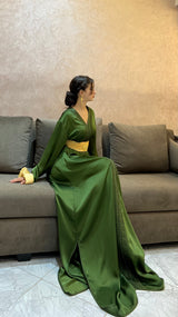 قفطان أخضر زيتوني مع تفاصيل ذهبية