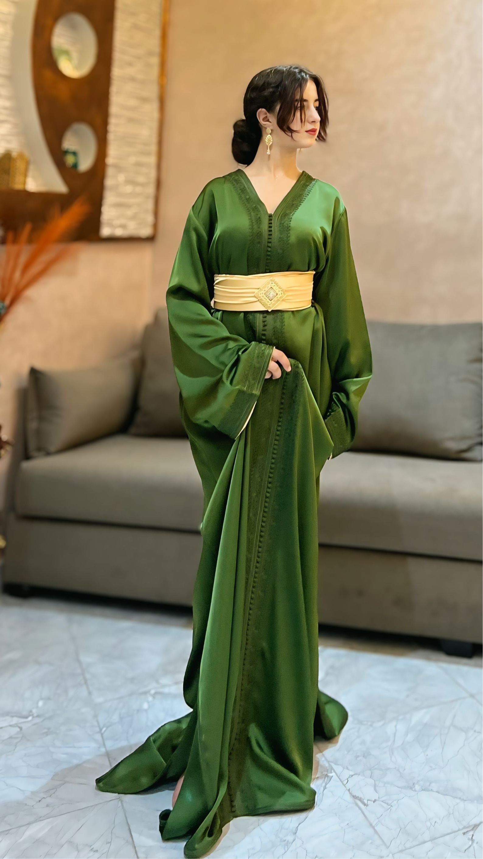 Kaftan vert olive avec des détails dorés
