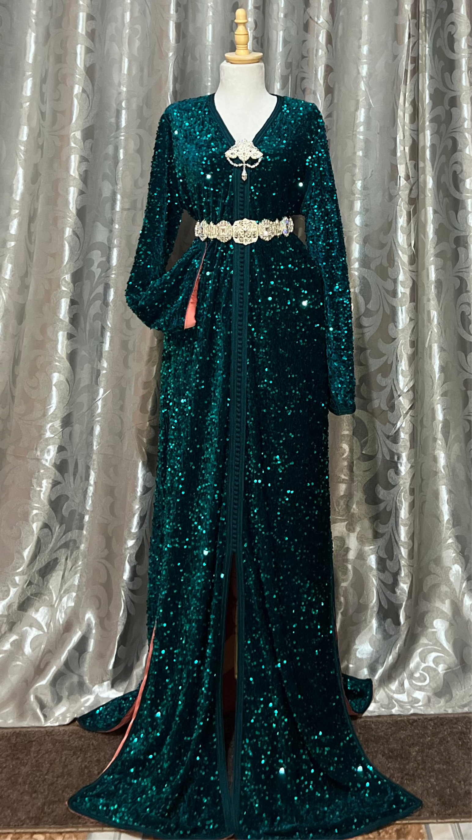 Kaftan distinctif de couleur vert émeraude