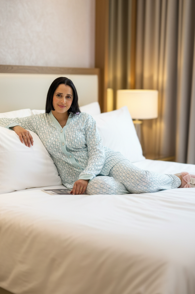 غرفة نوم - استرخاء على السرير