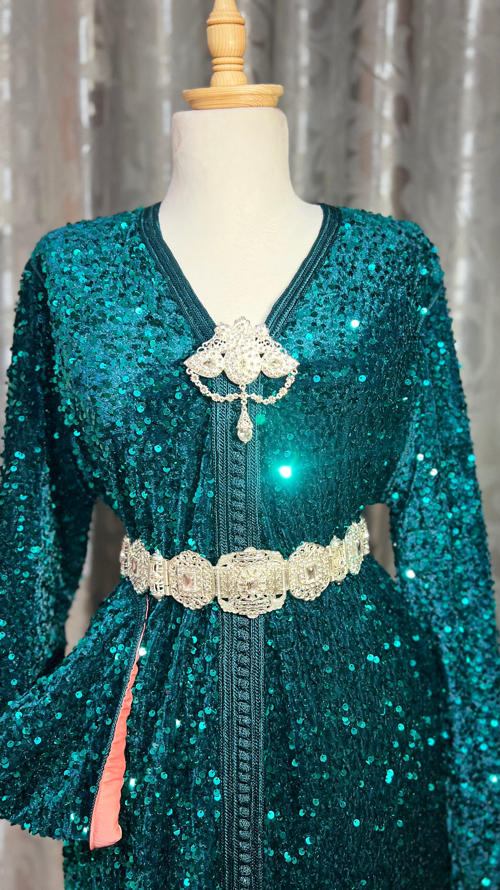 Kaftan distinctif de couleur vert émeraude