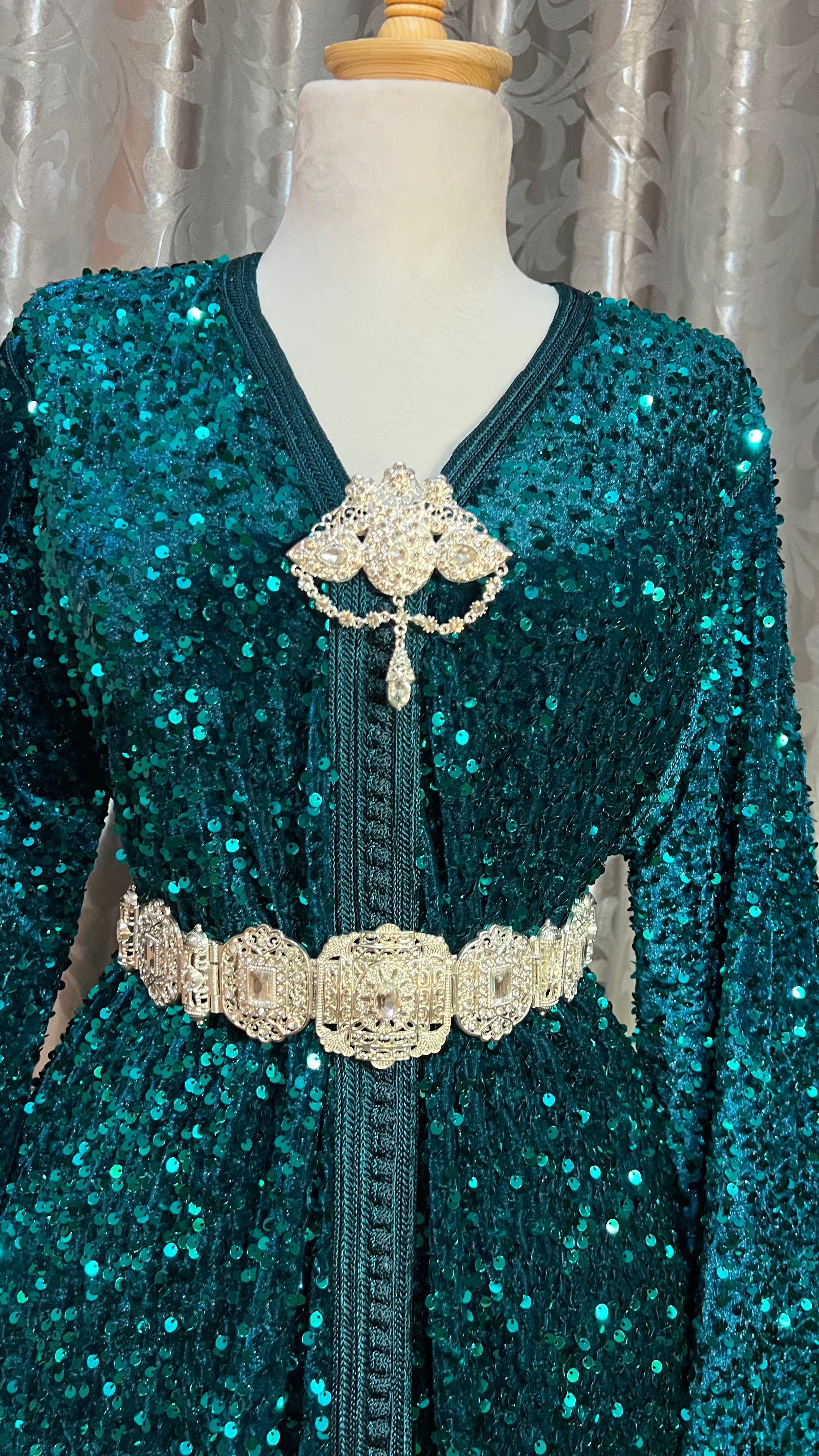 Kaftan distinctif de couleur vert émeraude