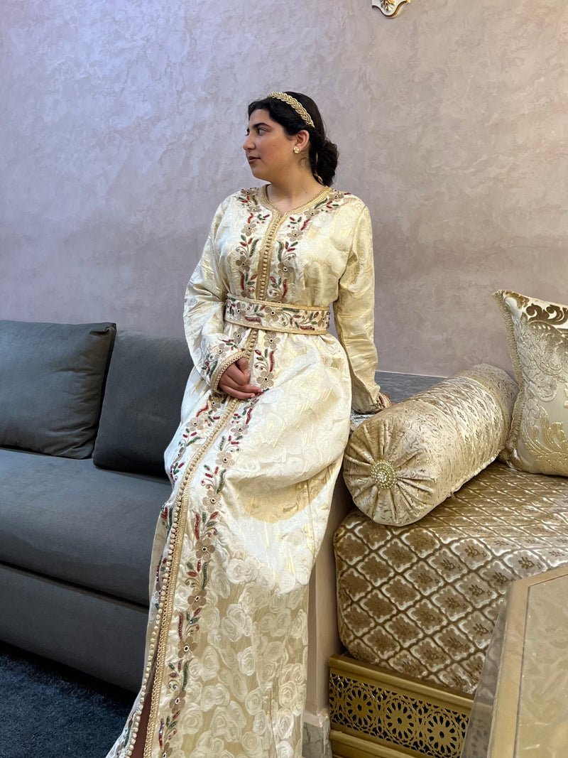 Caftan cuivre orné de pierres colorées